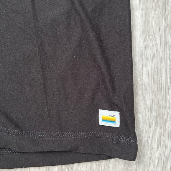 Vuori Black Long Sleeve - Picture 2 of 3